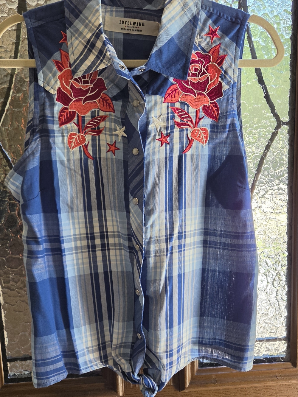 NWT Idyllwind Blue Plaid Button-Front Shirt with Red Rose Embroidery